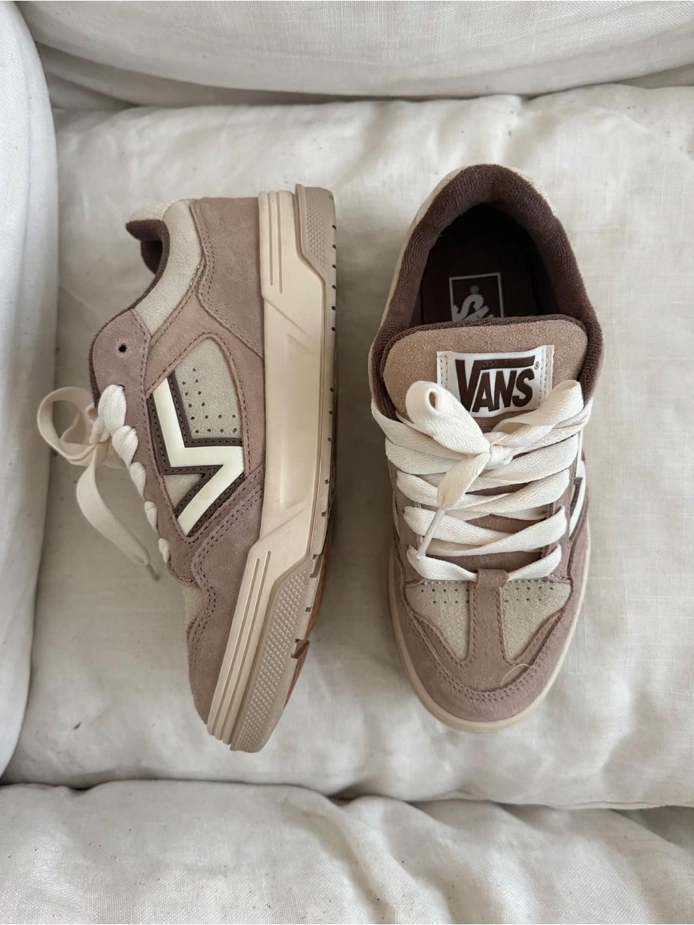 VANS Upland Skate Shoes - Womens 7 / Mens 5.5 - Taupe Brown Suede - Y2K